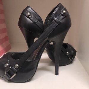 Four inch heels with peep toe. Definitely makes your calves look great!